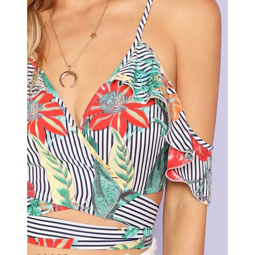 ❗️SALE❗️Maleko Cold Shoulder Top - Picture 3 of 5